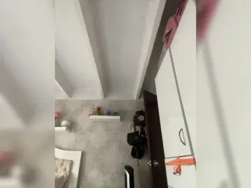 SallyeLeins  live sex cam