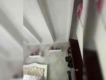 SallyeLeins  live sex cam