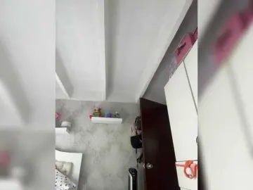 SallyeLeins  live sex cam