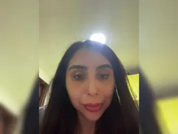 SallyeLeins  live sex cam