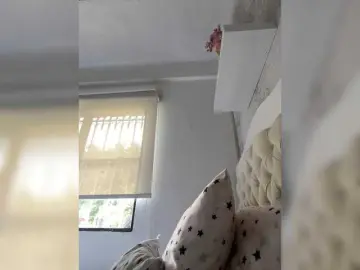 SallyeLeins  live sex cam