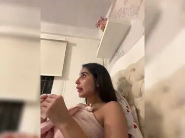 SallyeLeins  live sex cam