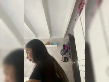 SallyeLeins  live sex cam