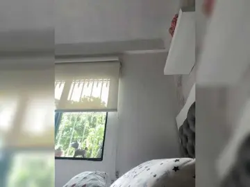 SallyeLeins  live sex cam