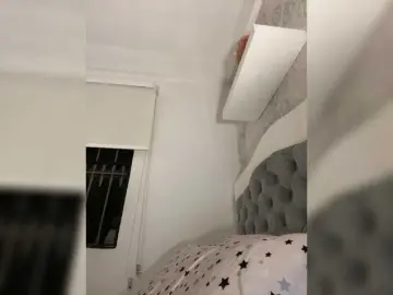 SallyeLeins  live sex cam