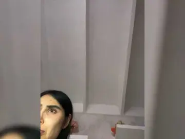 SallyeLeins  live sex cam