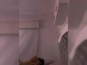 SallyeLeins  live sex cam