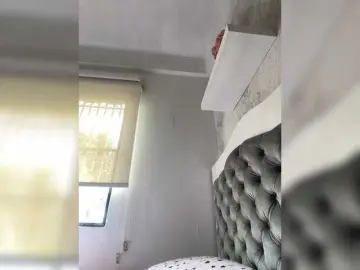 SallyeLeins  live sex cam