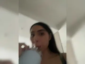 SallyeLeins  live sex cam