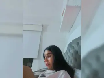 SallyeLeins  live sex cam