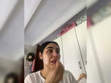 SallyeLeins  live sex cam