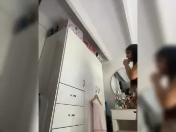 SallyeLeins  live sex cam