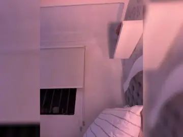 SallyeLeins  live sex cam