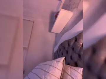 SallyeLeins  live sex cam