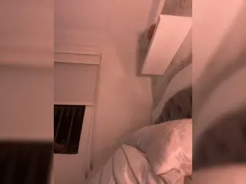 SallyeLeins  live sex cam