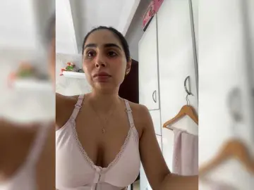 SallyeLeins  live sex cam