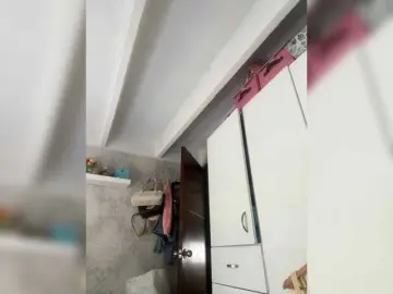 SallyeLeins  live sex cam