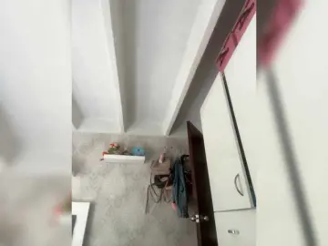 SallyeLeins  live sex cam