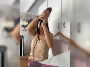 SallyeLeins  live sex cam
