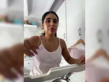 SallyeLeins  live sex cam