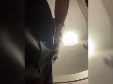 SallyeLeins  live sex cam