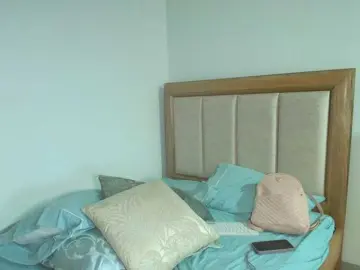 SallyeLeins  live sex cam