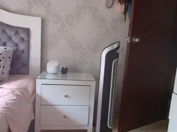 SallyeLeins  live sex cam