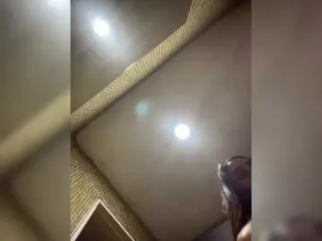 SallyeLeins  live sex cam