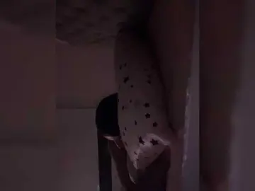 SallyeLeins  live sex cam