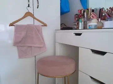 SallyeLeins  live sex cam