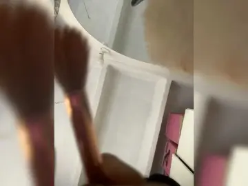 SallyeLeins  live sex cam