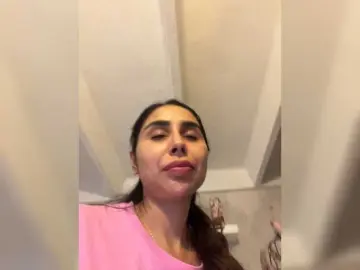 SallyeLeins  live sex cam