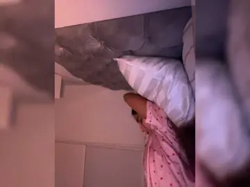 SallyeLeins  live sex cam