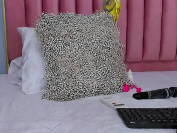 SophieBuitrago  live sex cam