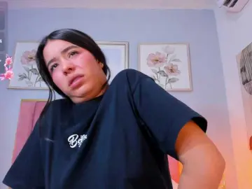 SophieBuitrago  live sex cam