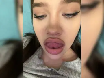 Glossmixdoll  live sex cam