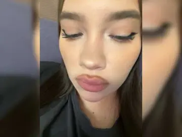 Glossmixdoll  live sex cam