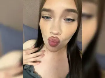 Glossmixdoll  live sex cam