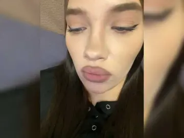 Glossmixdoll  live sex cam