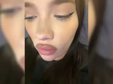 Glossmixdoll  live sex cam