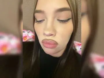 Glossmixdoll  live sex cam