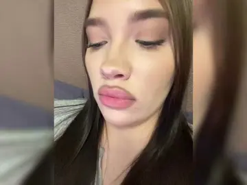 Glossmixdoll  live sex cam