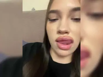 Glossmixdoll  live sex cam