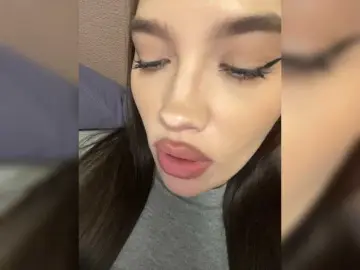 Glossmixdoll  live sex cam