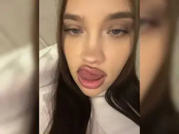 Glossmixdoll  live sex cam