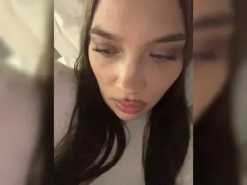Glossmixdoll  live sex cam