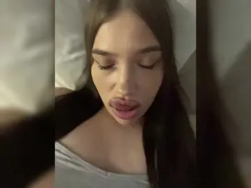 Glossmixdoll  live sex cam