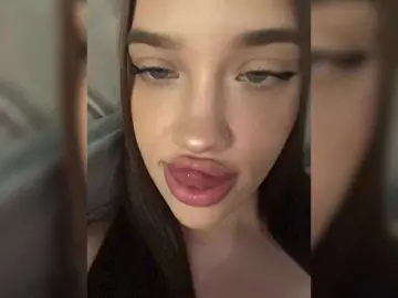 Glossmixdoll  live sex cam