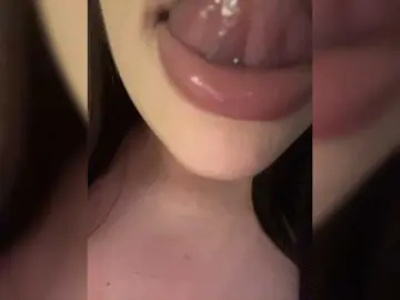 Glossmixdoll  live sex cam