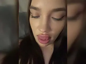 Glossmixdoll  live sex cam